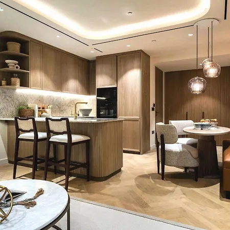Sparkling Large Riley Apartment